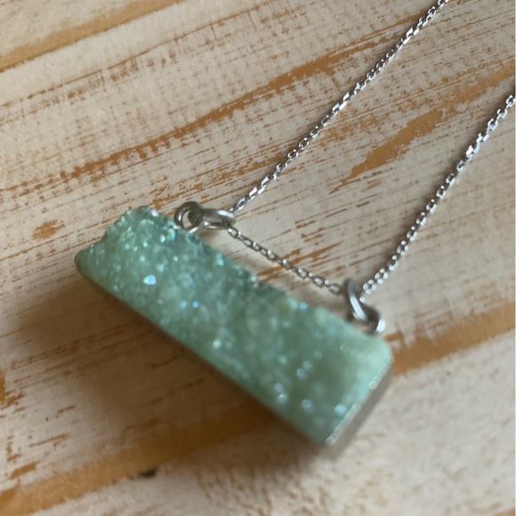 Raw Cut Quartz Necklace - Picture 4 of 4